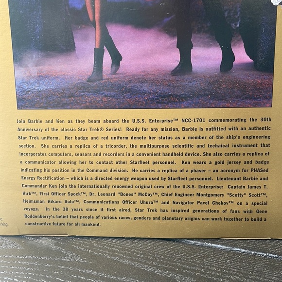 ✨ Collector Edition ~ 30th Anniversary Barbie & Ken Star Trek gift set ✨ - Picture 10 of 14